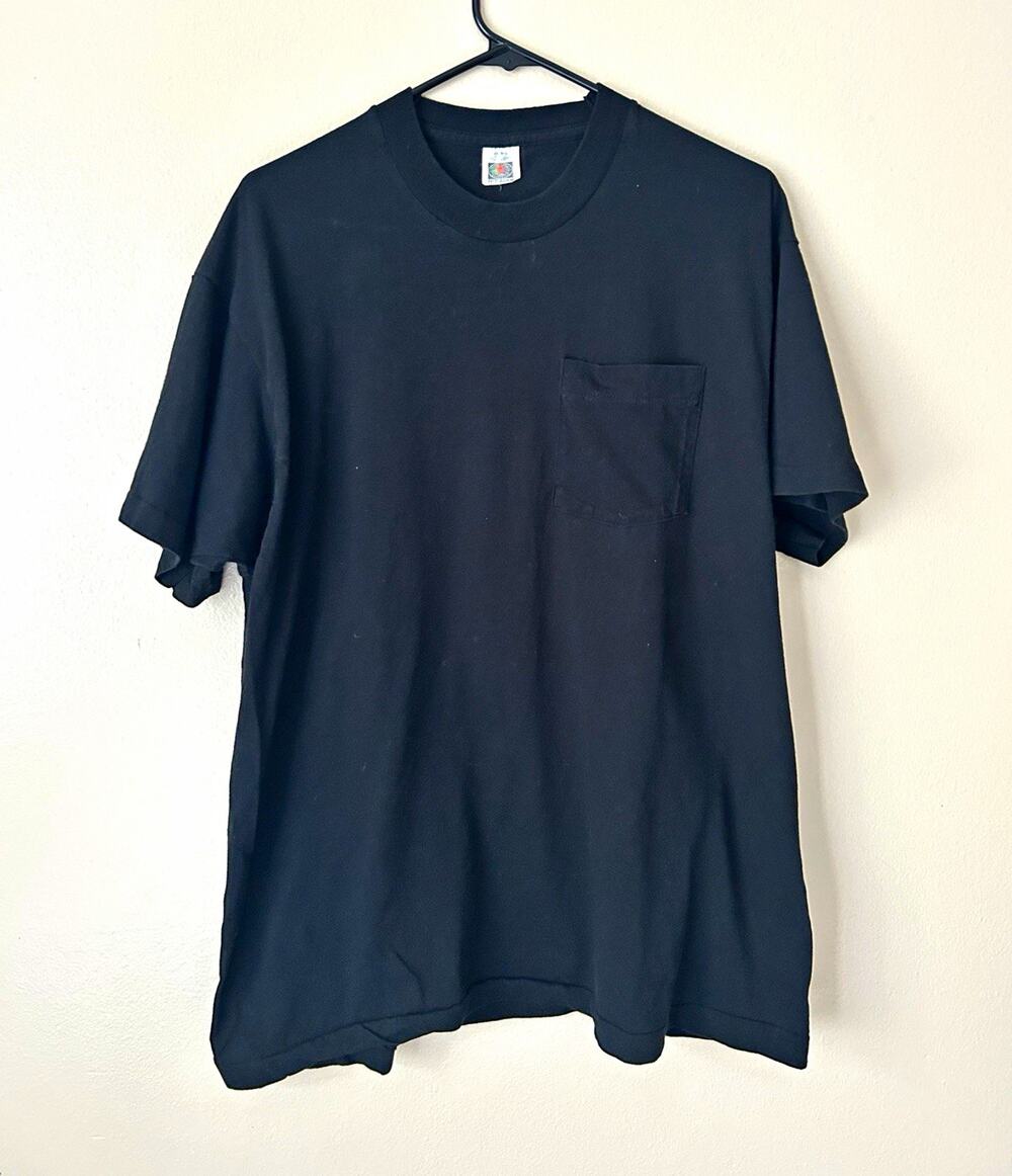 Vintage 90s Fruit of the Loom Black Pocket T-Shirt Single Stitch Made in USA (Fi